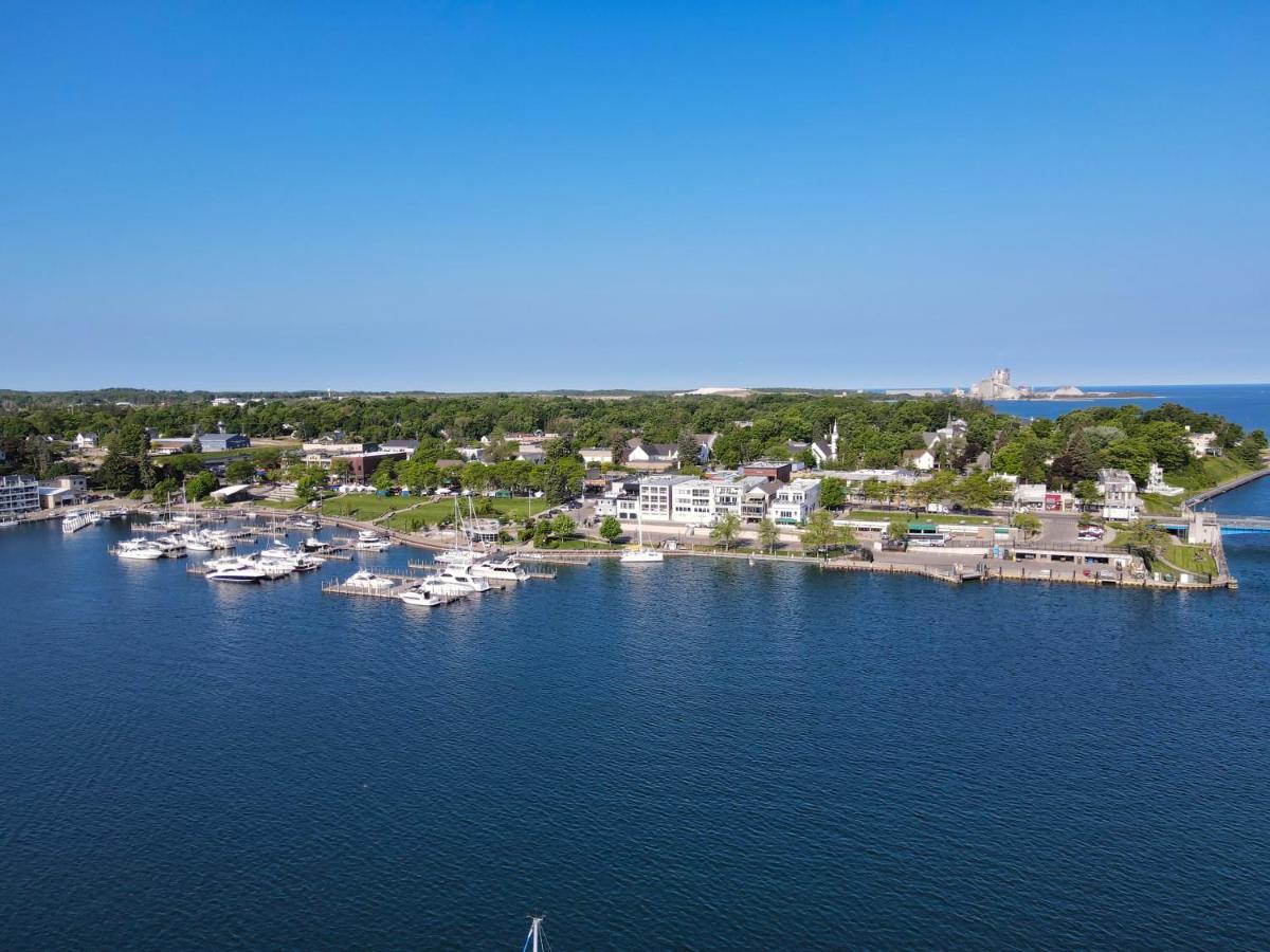 105 Edgewater Inn Charlevoix Eksteriør billede