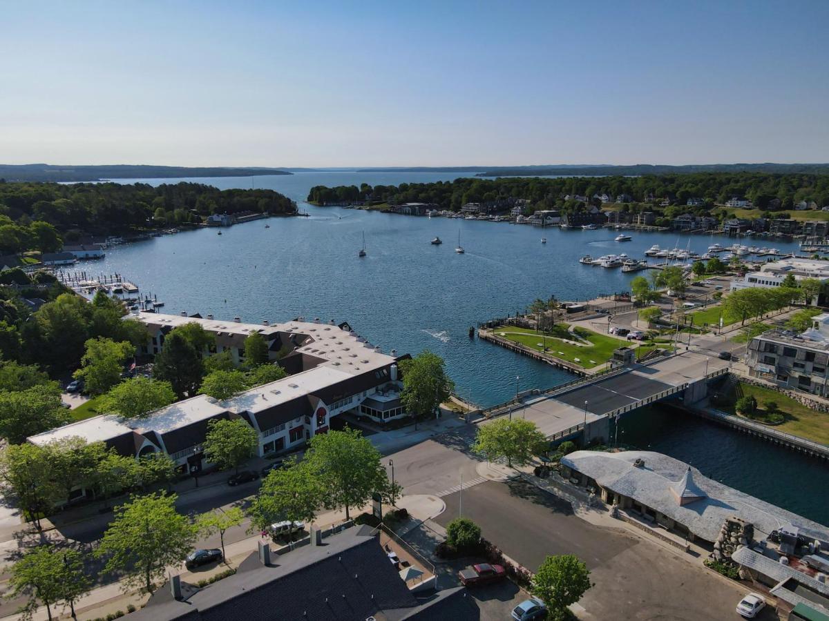 105 Edgewater Inn Charlevoix Eksteriør billede